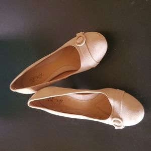 Eurosoft tan faux suede shoes block heel / pump, sz 8.5 m